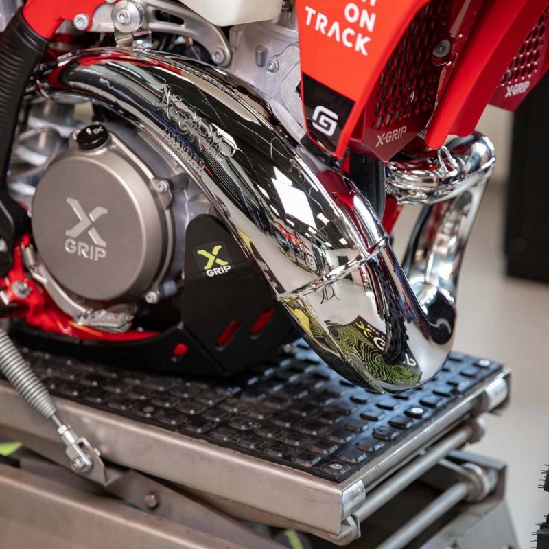 X-Grip Изпускателна Гайда Ktm/Husqvarna/ Gas Gas 250/300 2023-